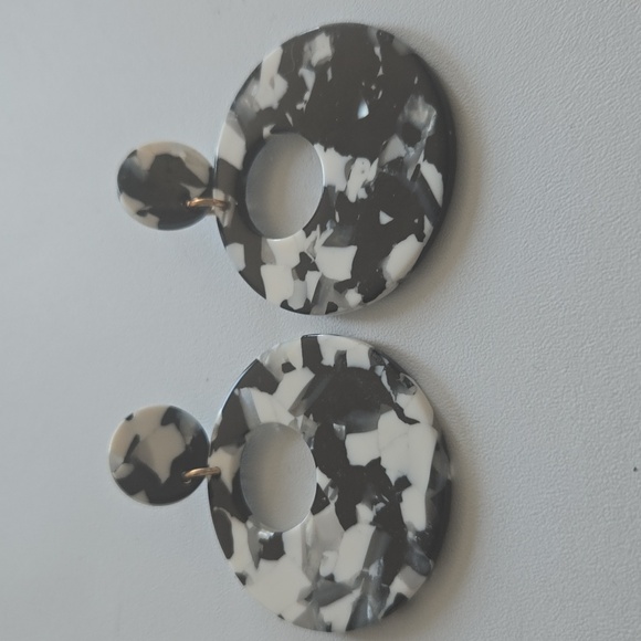 Earrings - Picture 2 of 4